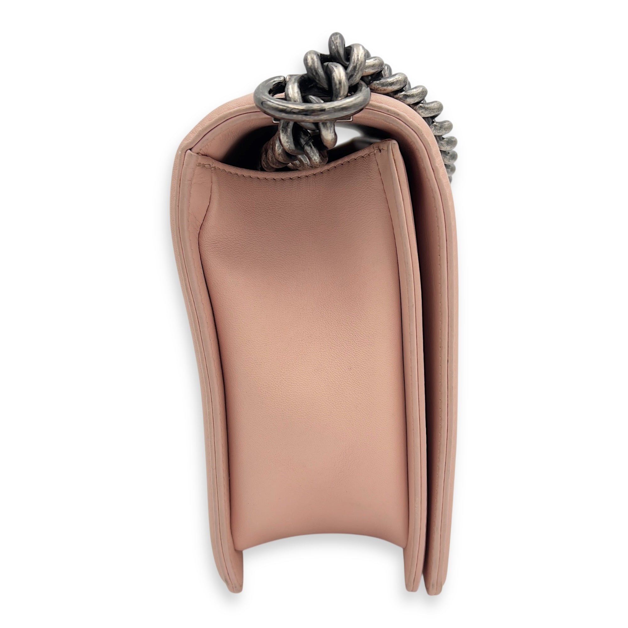 Chanel Boy Medium Pink Shoulder Bag in Calfskin, Ruthenium hardware_3