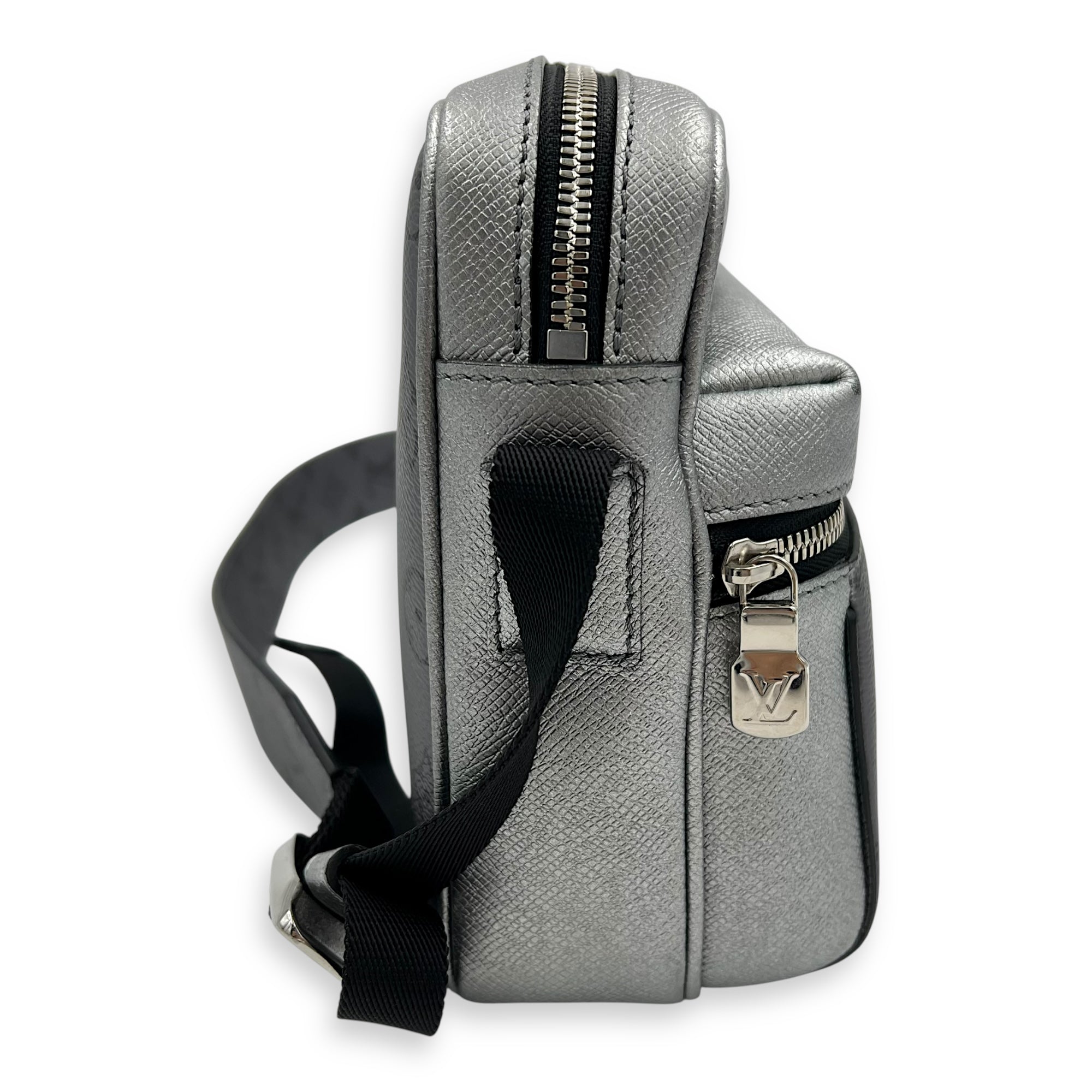 Louis Vuitton Logo Silver Messenger in Monogram Coated Canvas, Silver hardware_4