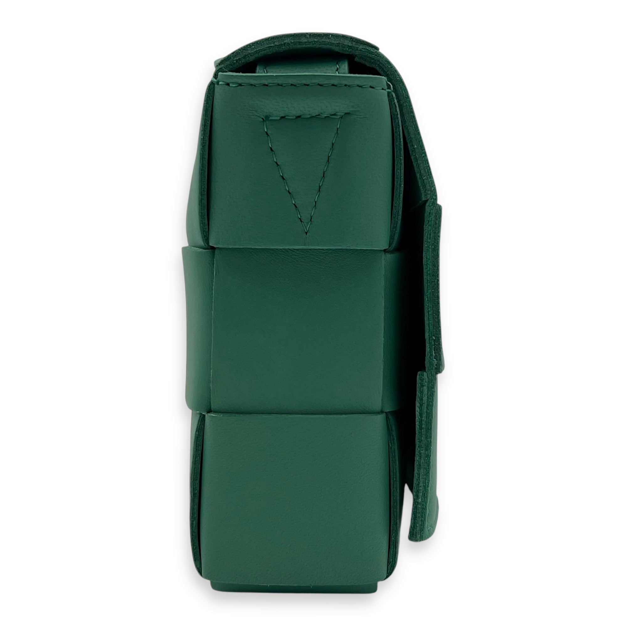 Bottega Veneta Cassette Crossbody Bag Green in Calfskin, Gold hardware_3