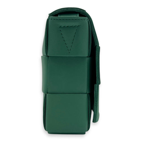 Bottega Veneta Cassette Crossbody Bag Green in Calfskin, Gold hardware_3