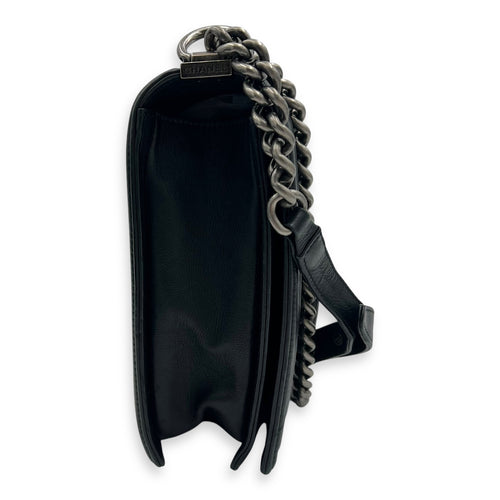 Chanel Boy Shoulder Bag Large Black in Calfskin, Ruthenium hardware_5