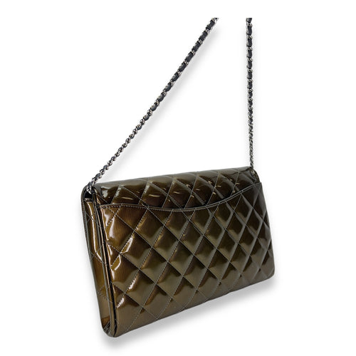 Quilted Flap Green Clutch in Patent Leather, Silver hardware