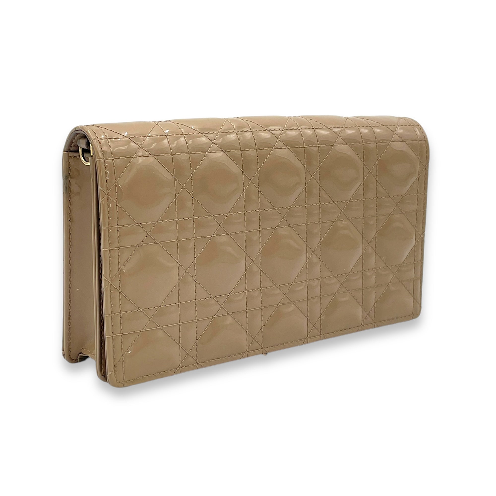 Cannage Wallet On Chain Beige in Patent Leather, Gold hardware