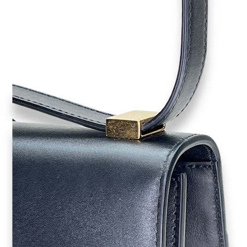 30 Montaigne Medium Shoulder bag in Calfskin, Gold Hardware