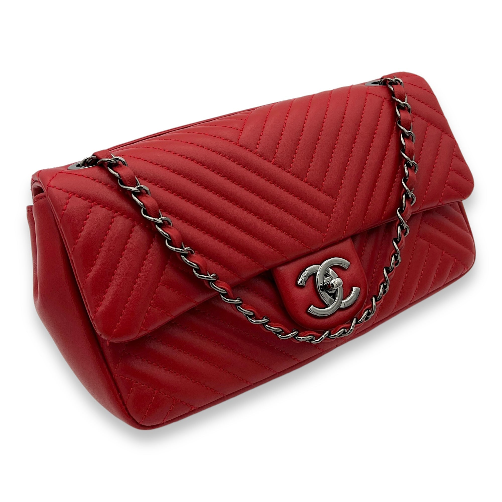 Classic Single Flap Red Shoulder Bag in Lambskin, Silver hardware