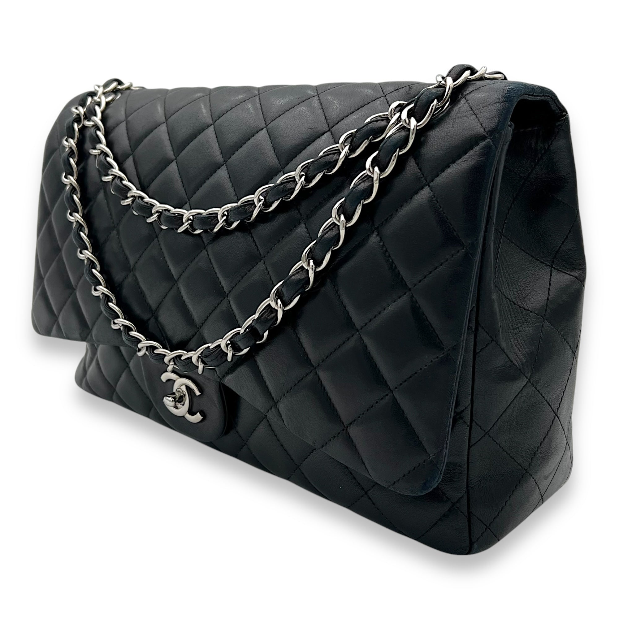 Classic Maxi Single Flap Shoulder Bag in Lambskin, Silver hardware