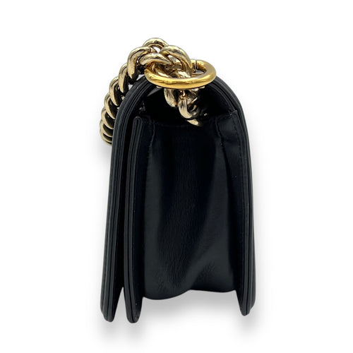 Chanel Boy Shoulder Bag Black in Calfskin, Gold hardware_4