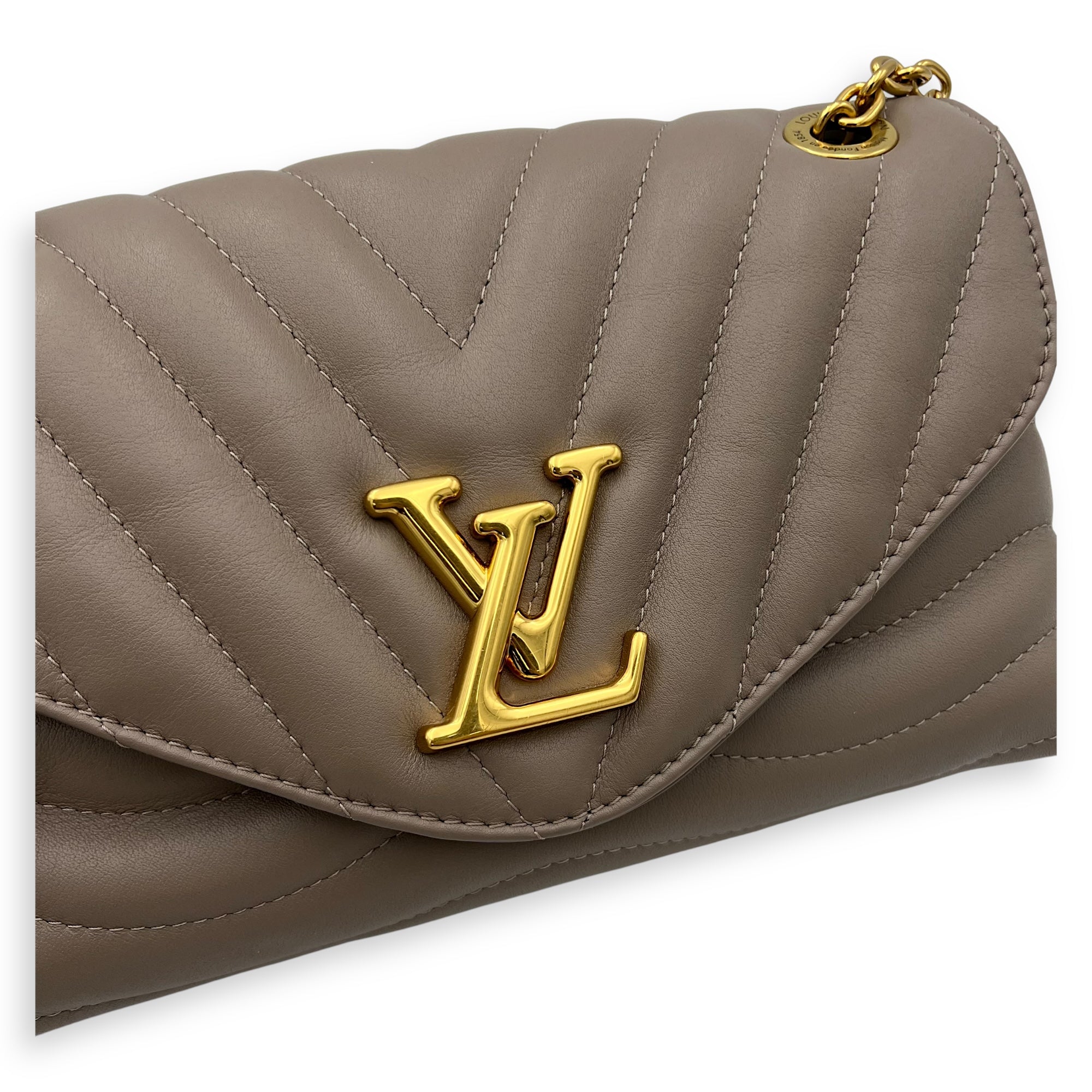 Louis Vuitton New Wave MM Beige Shoulder Bag in Calfskin, Gold hardware_7