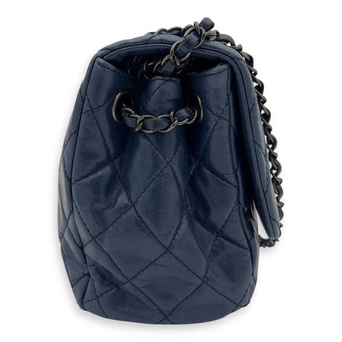 Chanel Flap Blue Shoulder Bag in Calfskin, Ruthenium hardware_4