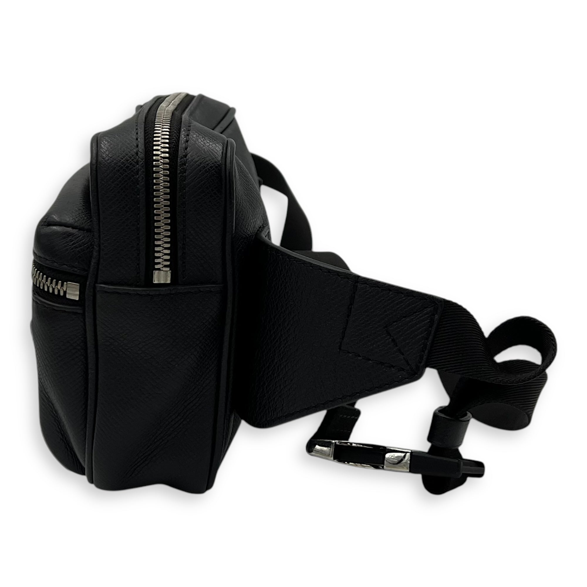 Louis Vuitton Outdoor Black Belt Bag in Taiga Leather, Silver hardware_4