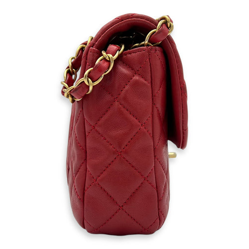 Chanel Cruise Charm Shoulder Bag Red in Lambskin, Gold hardware_4