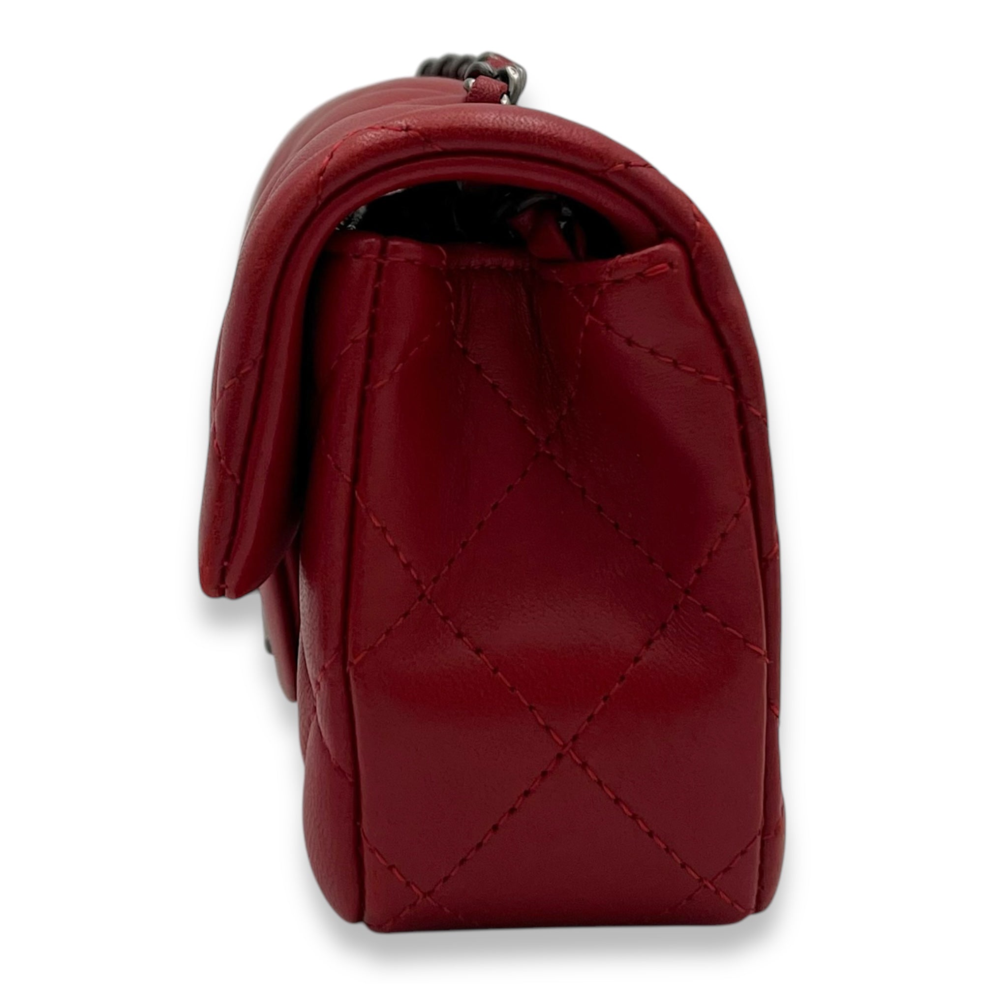 Chanel Classic Crossbody Bag Red in Lambskin, Ruthenium hardware_4