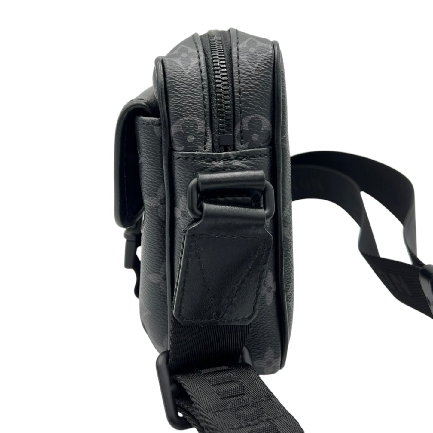 Louis Vuitton Getaway Eclipse Messenger in Monogram Coated Canvas, Black hardware_4