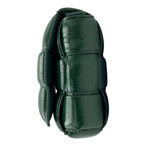 Bottega Veneta Cassette Shoulder Bag Green in Patent Leather, Gold hardware_4