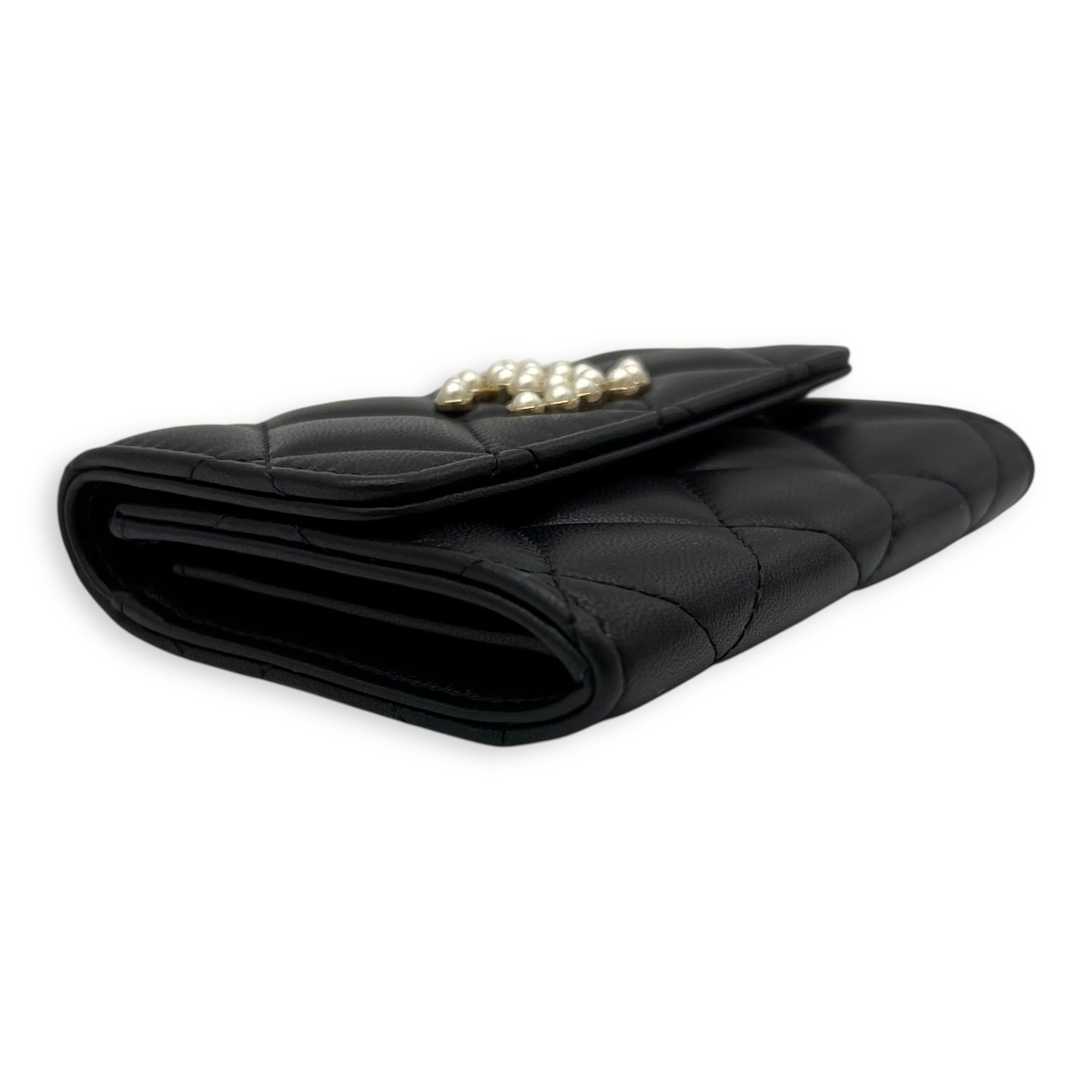 Chanel Pearl wallet Wallet Small Black in Lambskin, Gold hardware_8