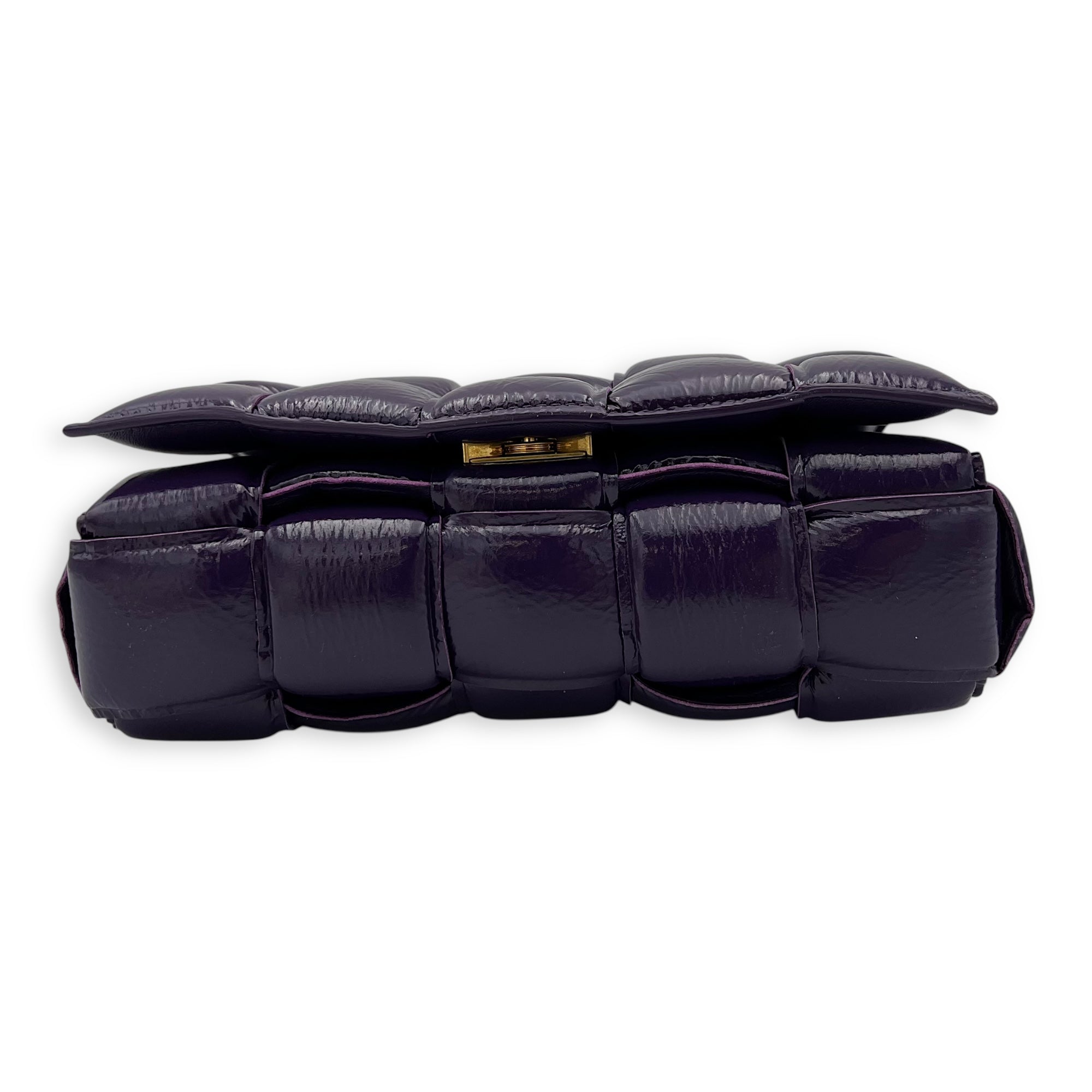 Bottega Veneta Cassette Shoulder Bag Purple in Patent Leather, Gold hardware_5