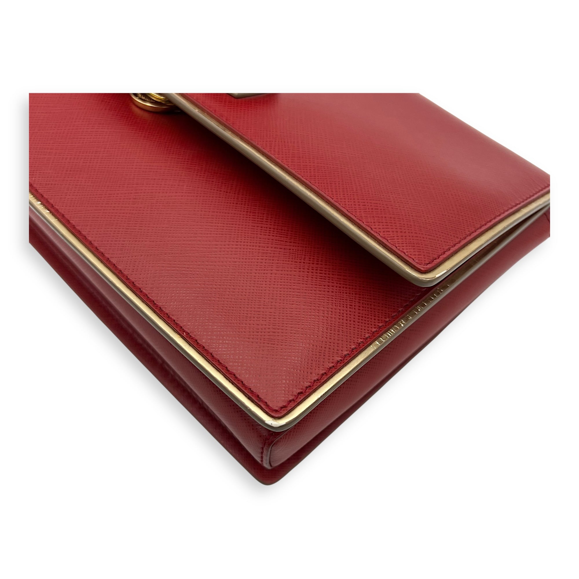 Salvatore Ferragamo Vara Bow Shoulder Bag Red in Calfskin, Gold hardware_12