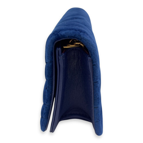 Gucci GG Marmont Mini Blue Crossbody Bag in Velvet, Gold hardware_5