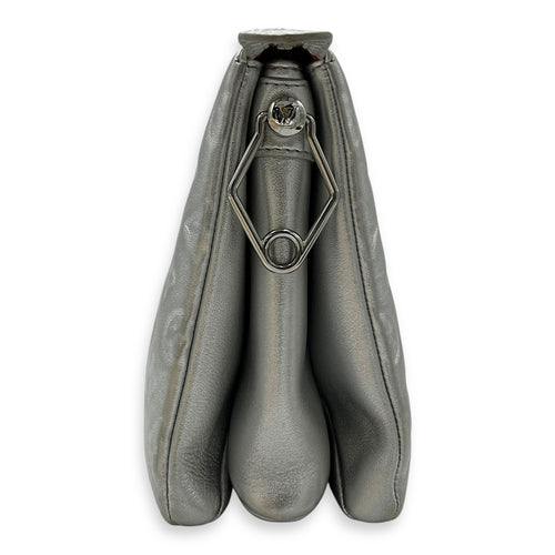 Louis Vuitton Coussin PM Silver Shoulder Bag in Lambskin, Silver hardware_4
