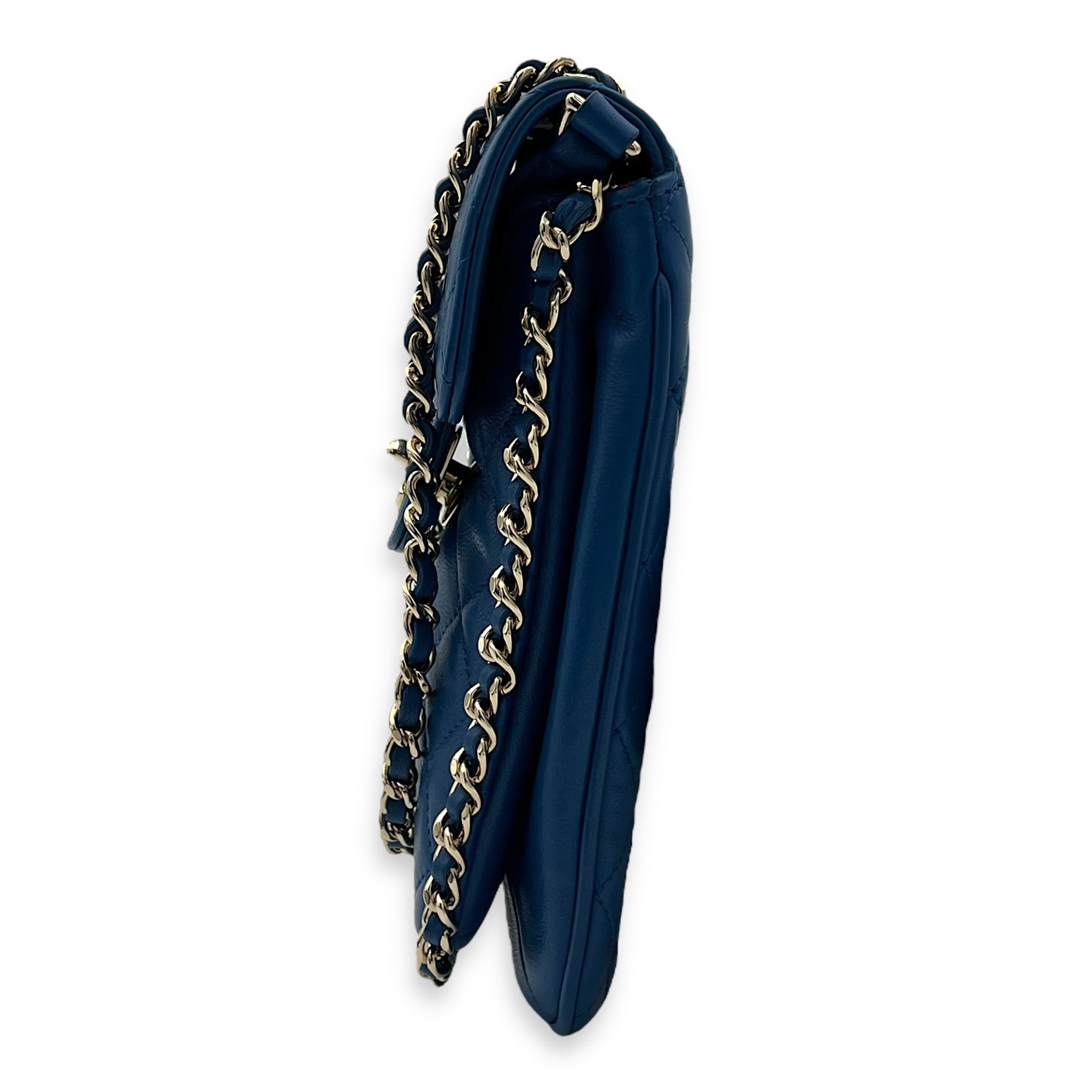 Chanel CC Pouch Blue in Lambskin, Gold hardware_4