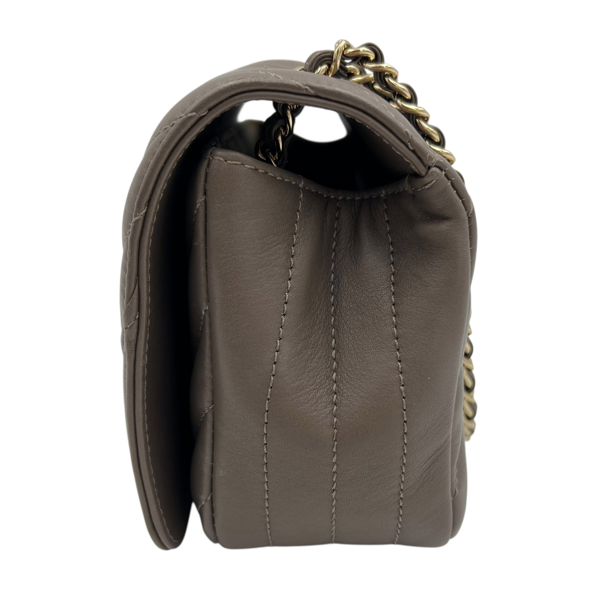 Chanel CC Chevron Brown Shoulder Bag in Calfskin, Gold hardware_4