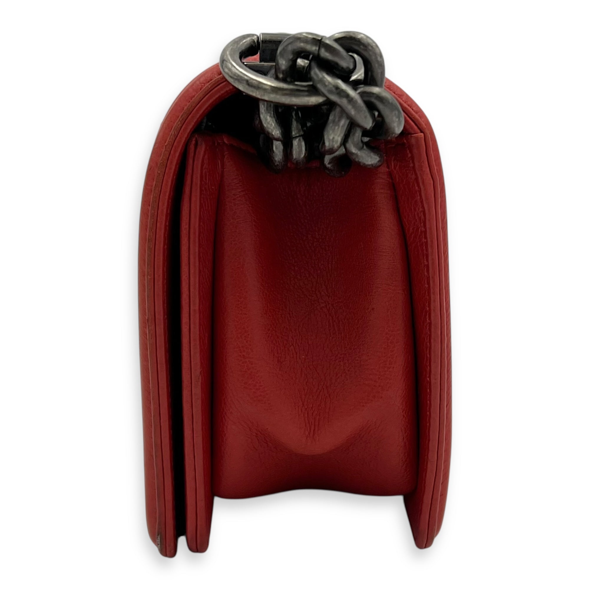 Chanel Boy Shoulder Bag Red in Calfskin, Ruthenium hardware_4