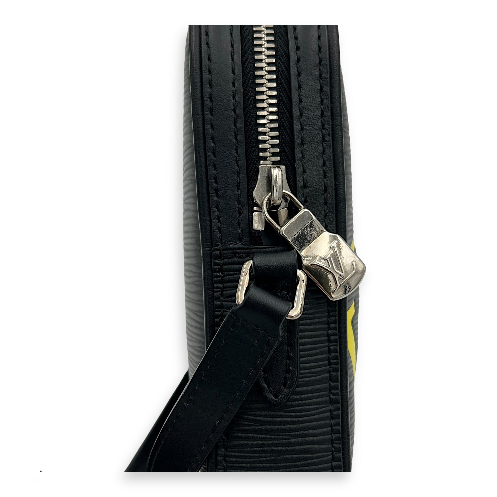 Louis Vuitton Danube Crossbody Bag Black in Epi Leather, Silver hardware_7
