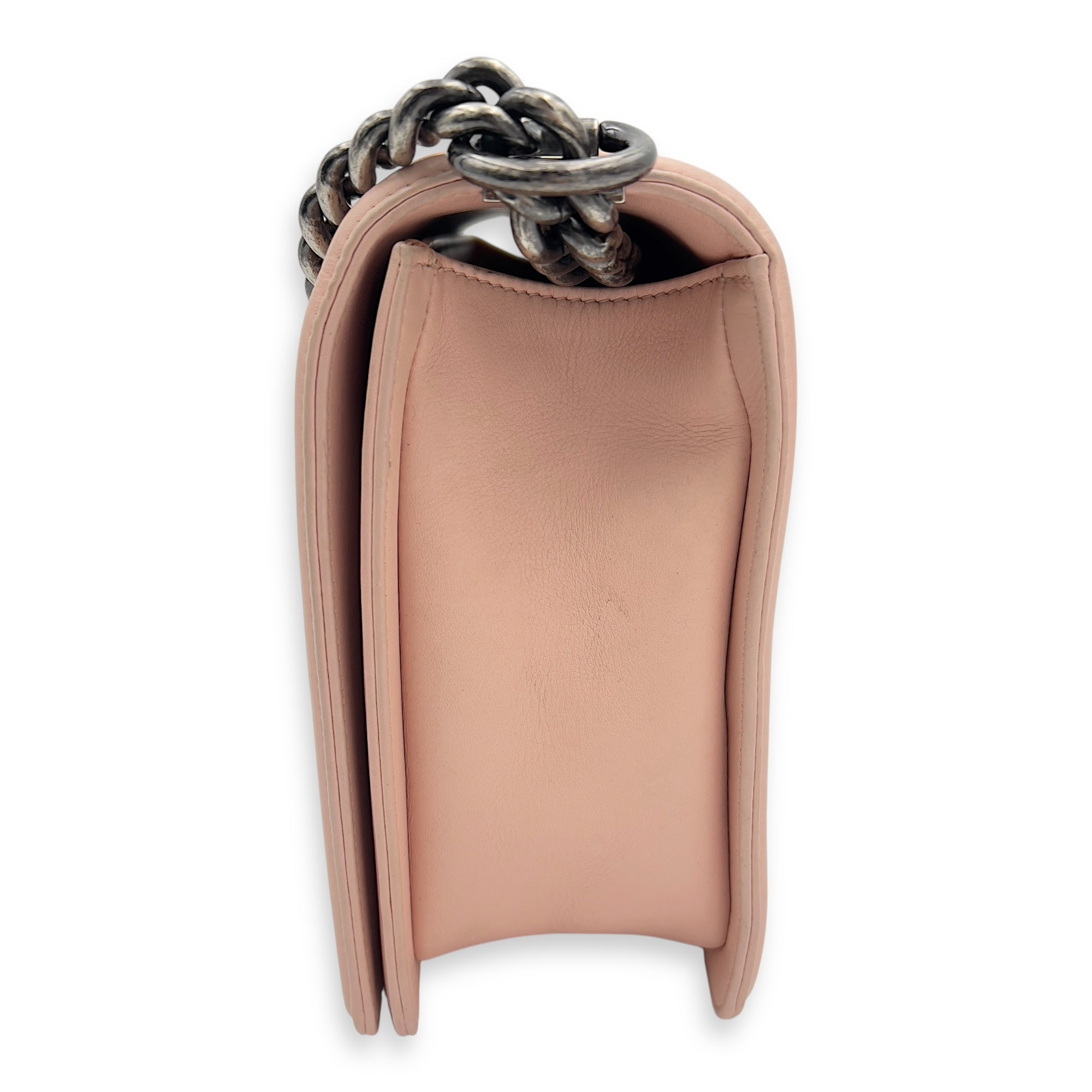 Chanel Boy Medium Pink Shoulder Bag in Calfskin, Ruthenium hardware_4