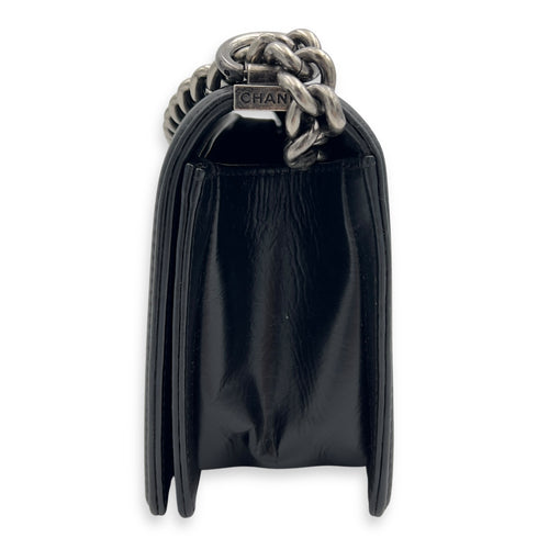 Chanel Boy Medium Black Shoulder Bag in Calfskin, Ruthenium hardware_4