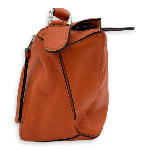 Loewe Puzzle Medium Orange Crossbody Bag in Calfskin, Silver hardware_4