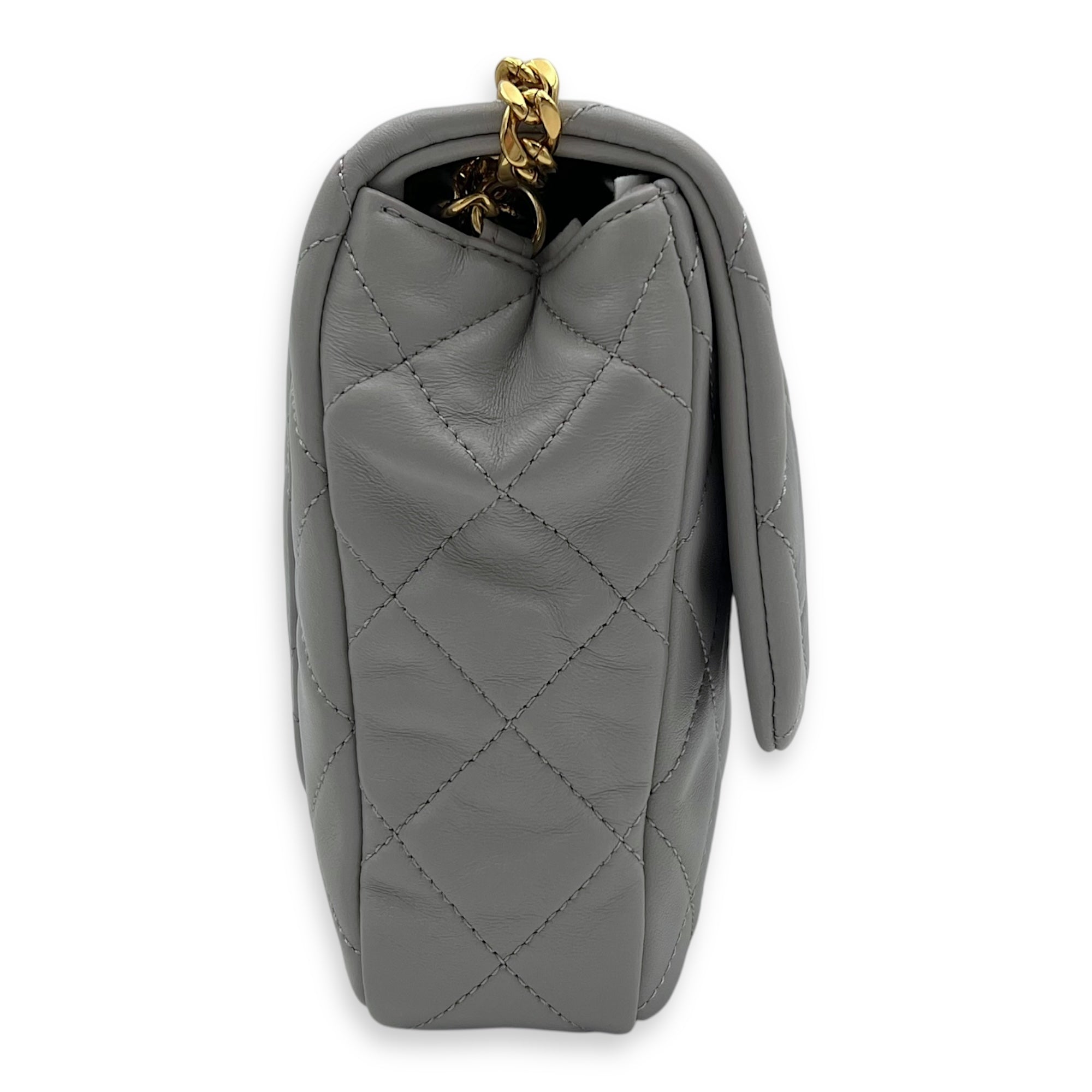 Chanel CC Quilted Grey Shoulder Bag in Lambskin, Gold hardware_4