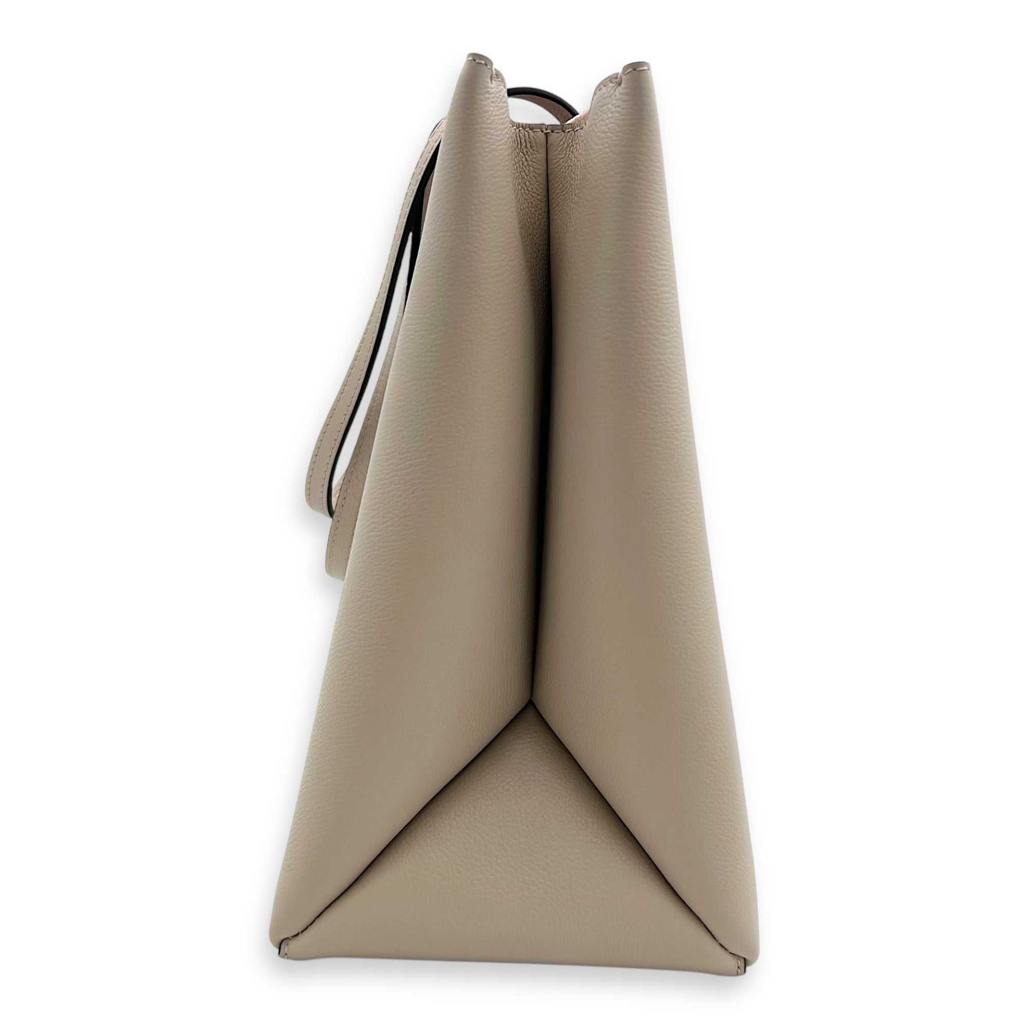 Louis Vuitton Lock Me Beige Tote Bag in Taurillon Leather, Gold hardware_4