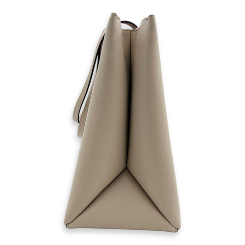 Louis Vuitton Lock Me Beige Tote Bag in Taurillon Leather, Gold hardware_4