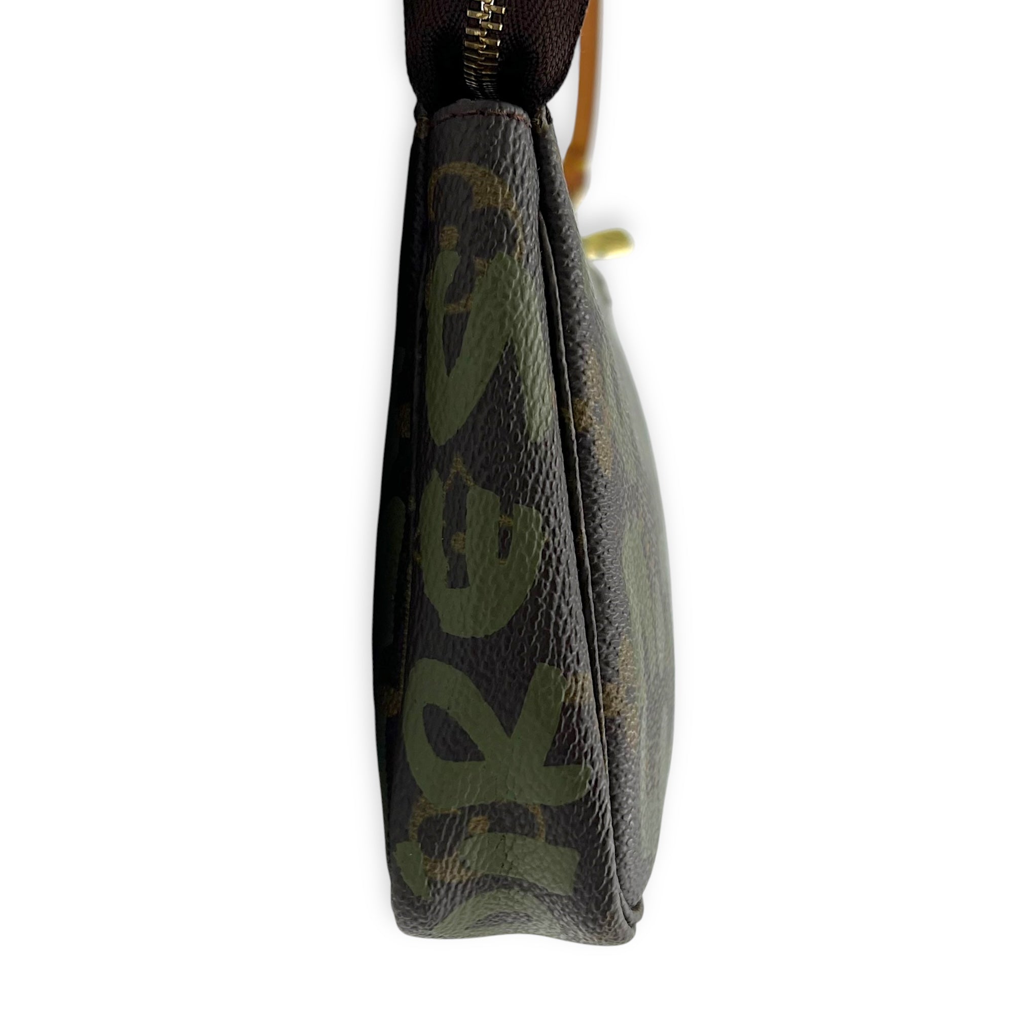 Louis Vuitton Pochette Pouch Brown in Coated Canvas, Gold hardware_4