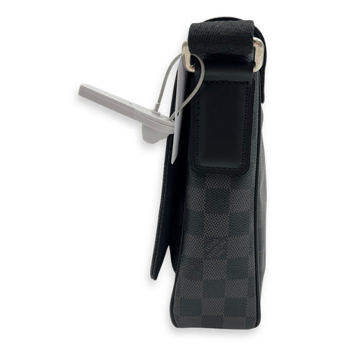 Louis Vuitton District Messenger PM Black in Coated Canvas, Silver hardware_4