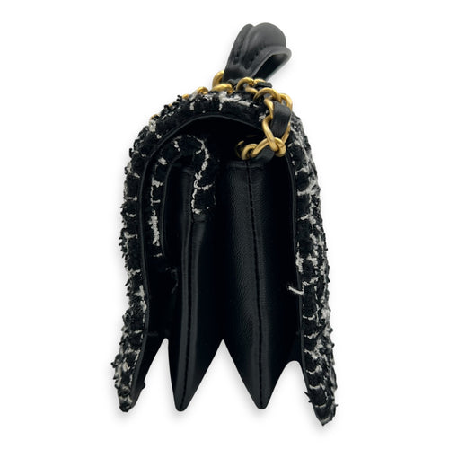 Chanel CC Black Top Handle Bag in Tweed, Gold hardware_4
