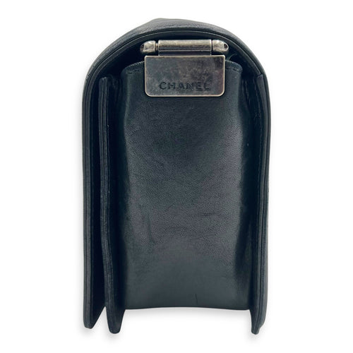 Chanel Boy Medium Black Shoulder Bag in Lambskin, Ruthenium hardware_5