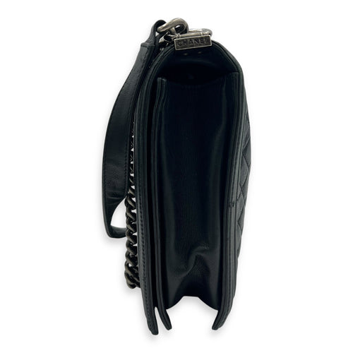 Chanel Boy Shoulder Bag Large Black in Calfskin, Ruthenium hardware_4