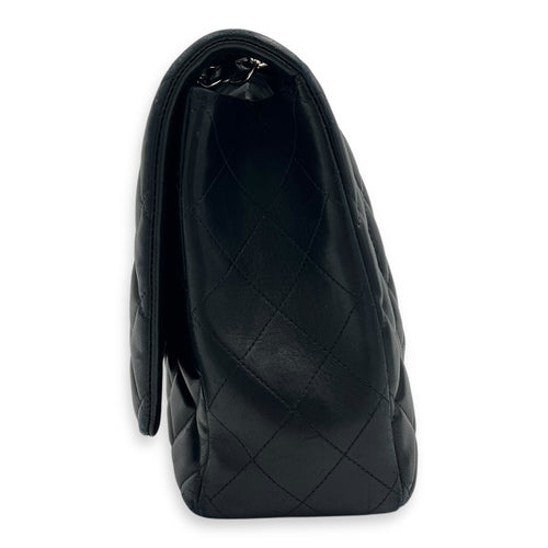 Chanel Classic Maxi Black Shoulder Bag in Lambskin, Silver hardware_16