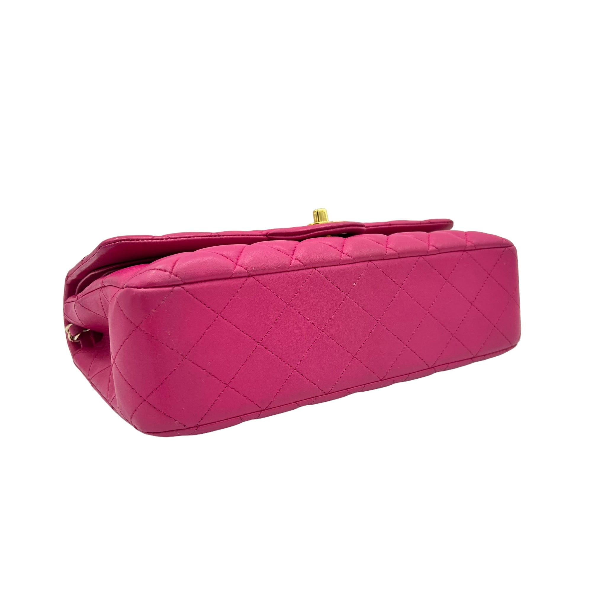 Classic Shoulder Bag Medium Fuschia Hot Pink in Lambskin , Gold Hardware