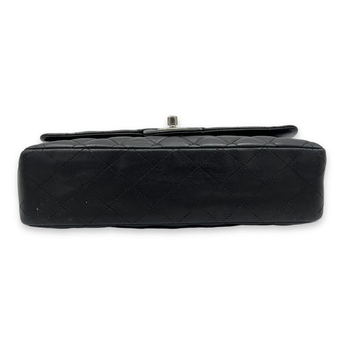 Classic Flap Medium Black Shoulder Bag in Lambskin, Silver hardware