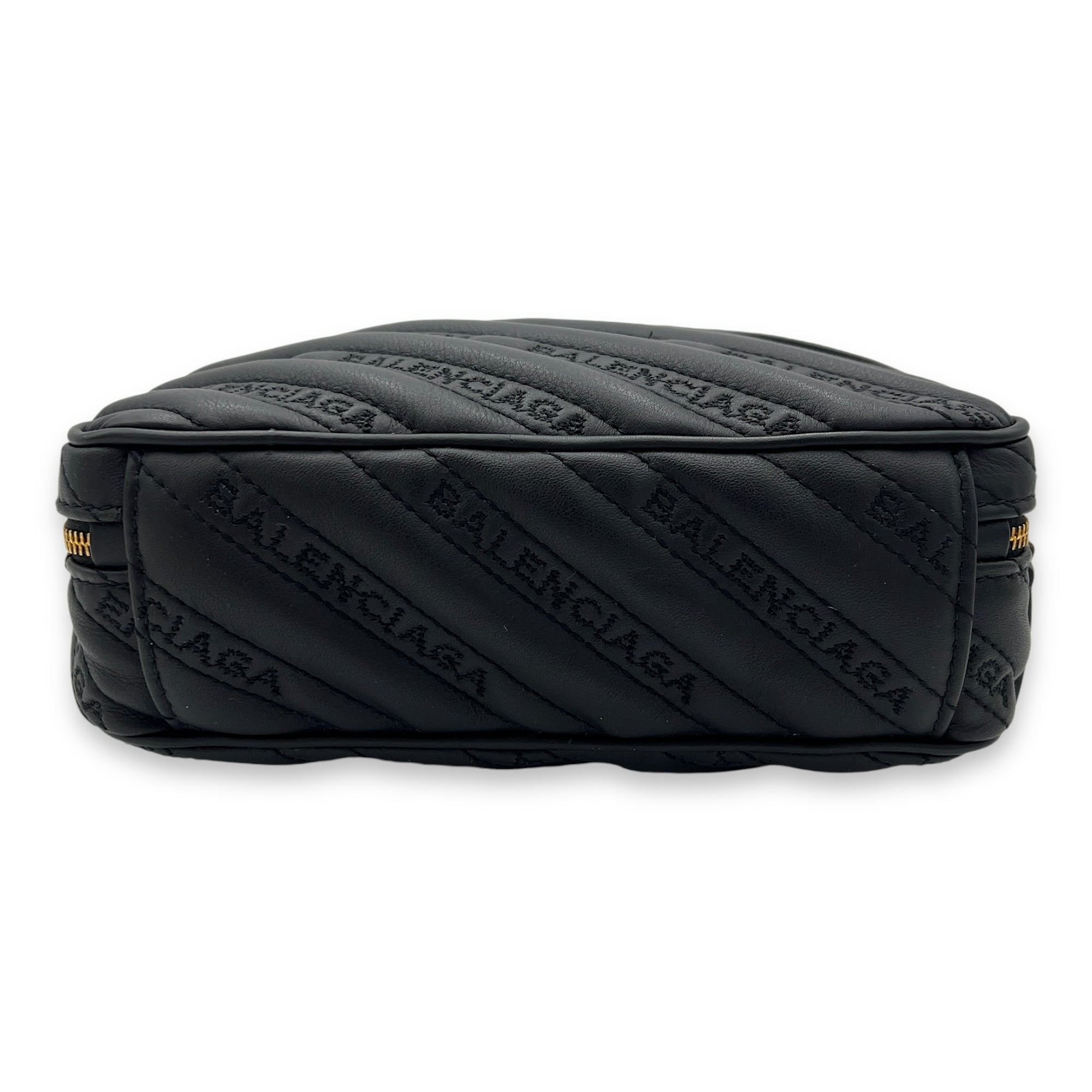 Blanket Reporter Shoulder Bag Black in Calfskin, Gold hardware