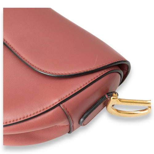 Saddle Medium Pink Shoulder Bag in Calfskin, Gold hardware