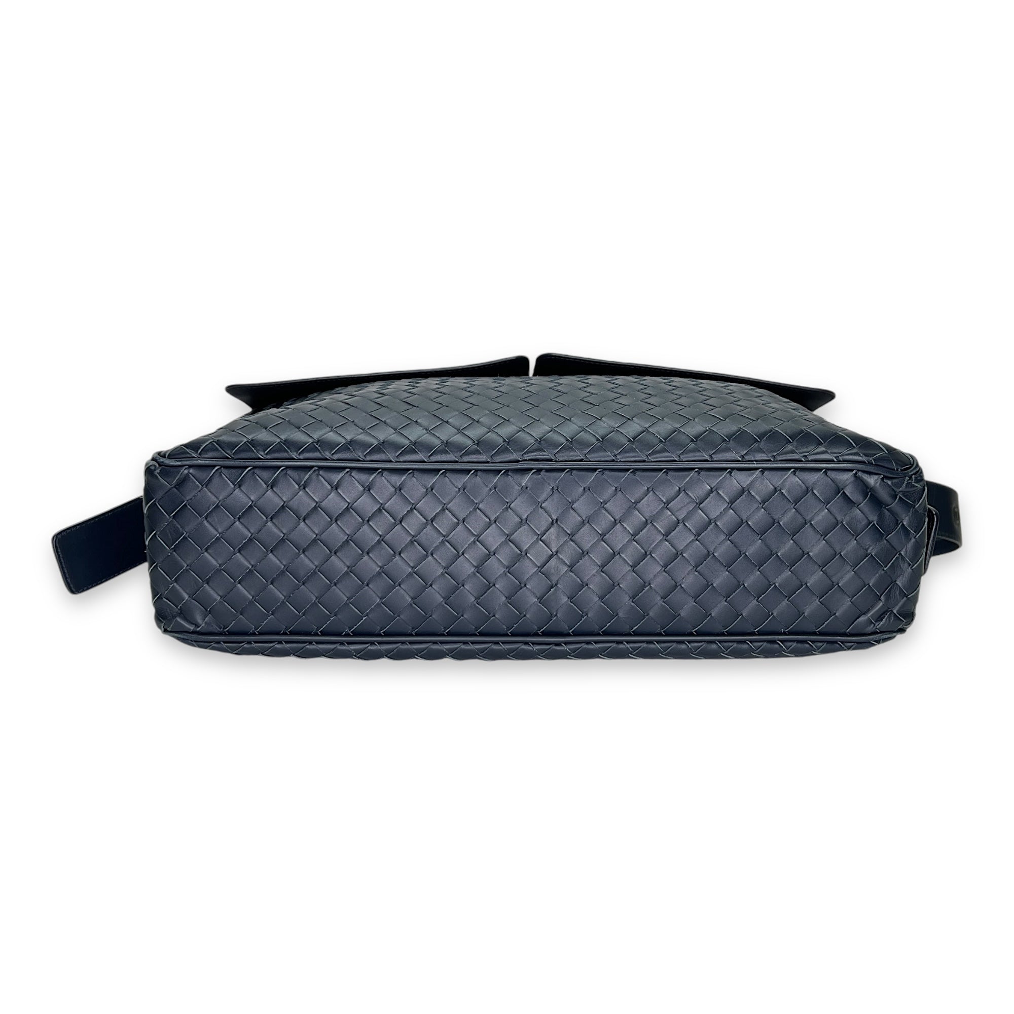 Intrecciato  Messenger Bag Navy in Calfskin, Ruthenium