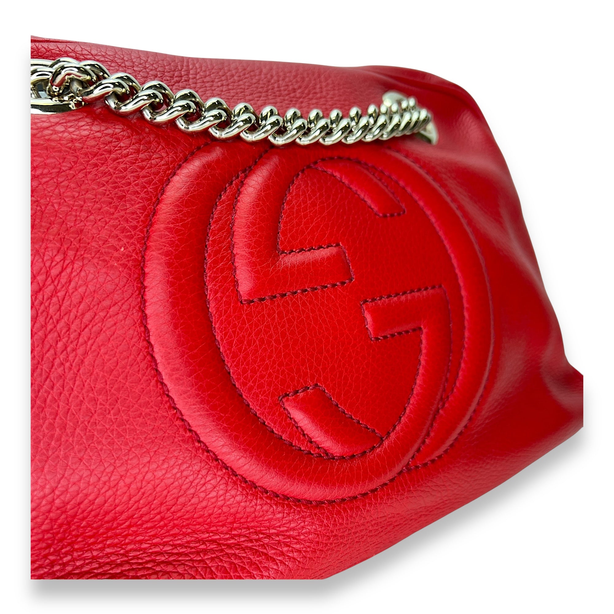 Soho Chain  Shoulder Bag Red in Calfskin, Light Gold