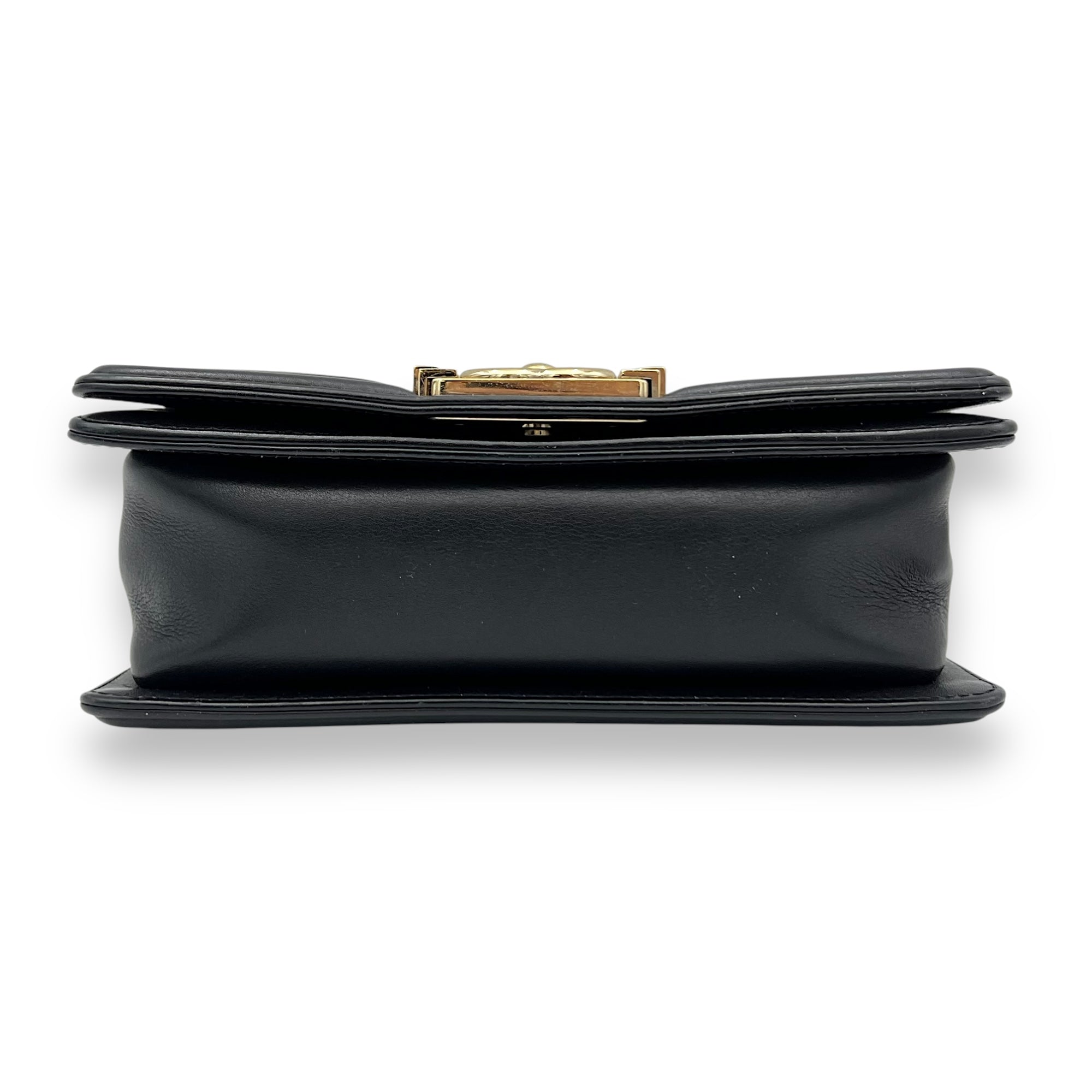 Chanel Boy Shoulder Bag Black in Calfskin, Gold hardware_5