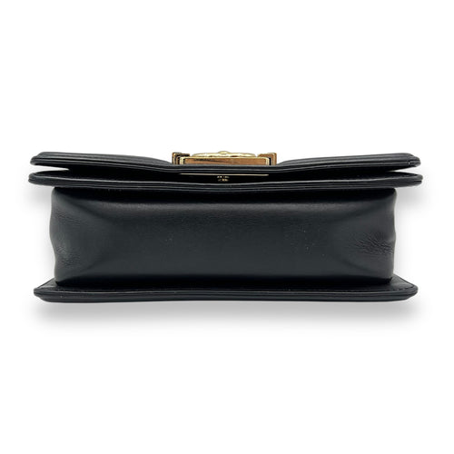 Chanel Boy Shoulder Bag Black in Calfskin, Gold hardware_5