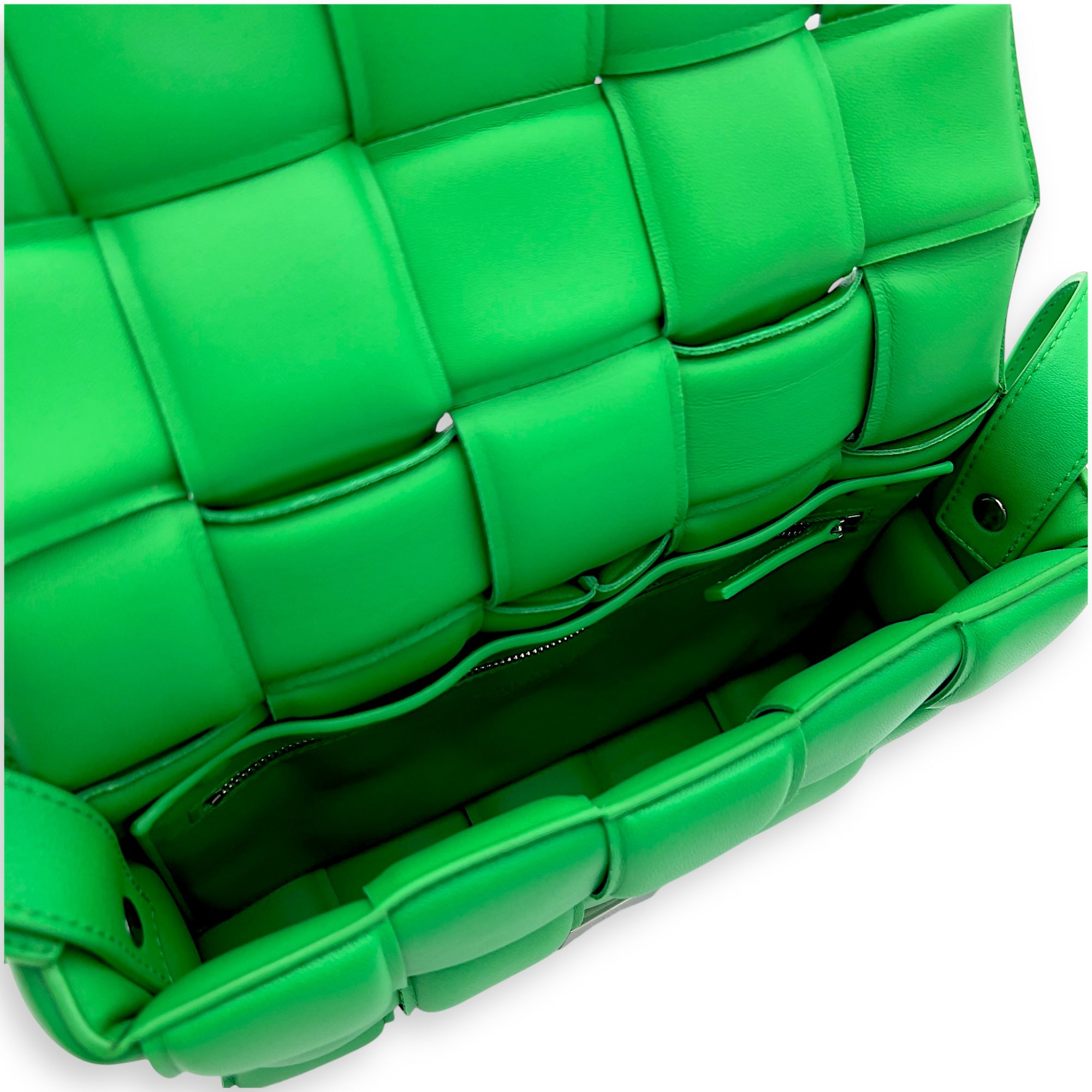 Bottega Veneta Cassette Green Shoulder Bag in Lambskin, Silver hardware_5