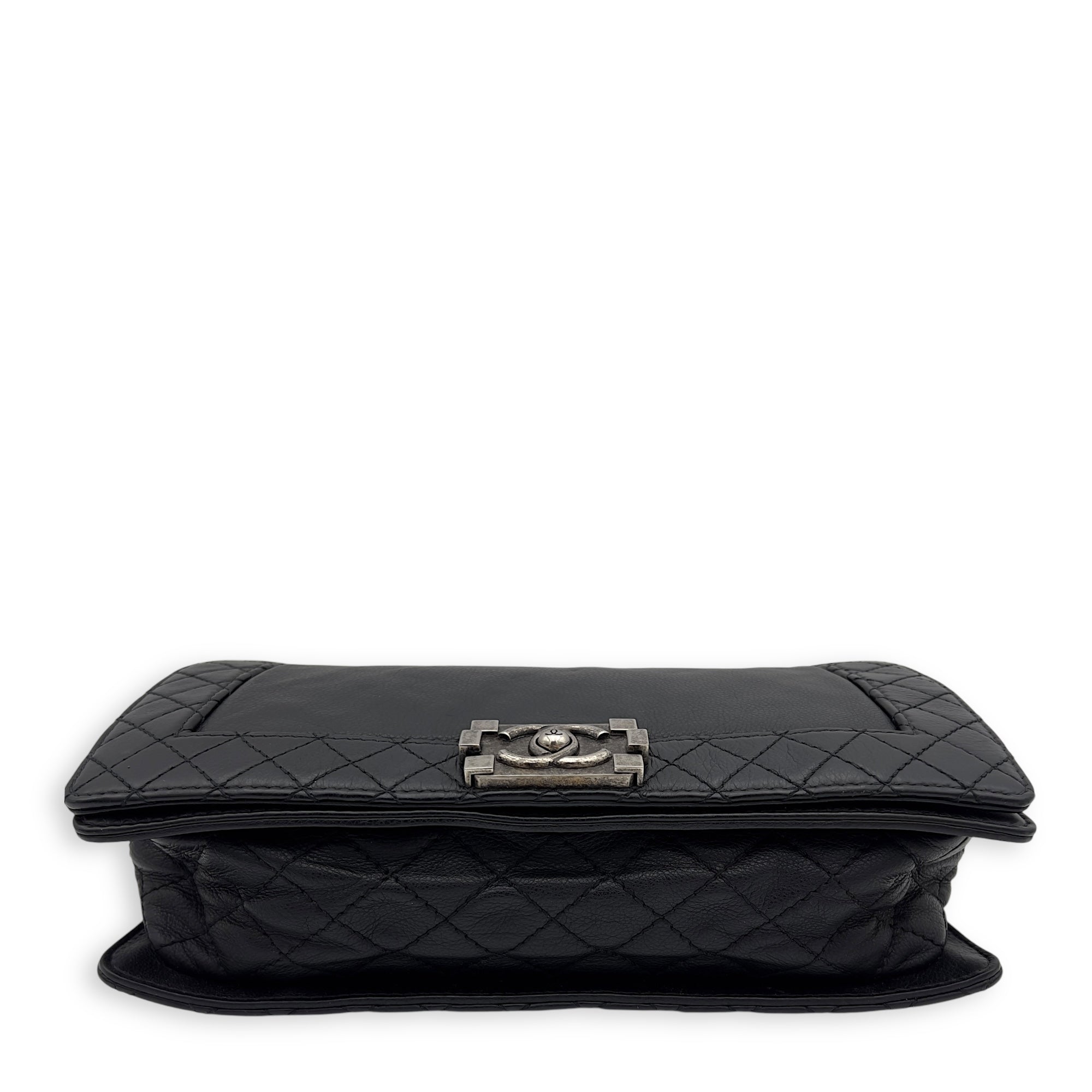 Chanel Boy Black Shoulder Bag in Calfskin, Ruthenium hardware_7