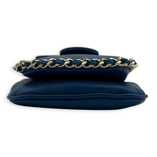 Chanel CC Pouch Blue in Lambskin, Gold hardware_5